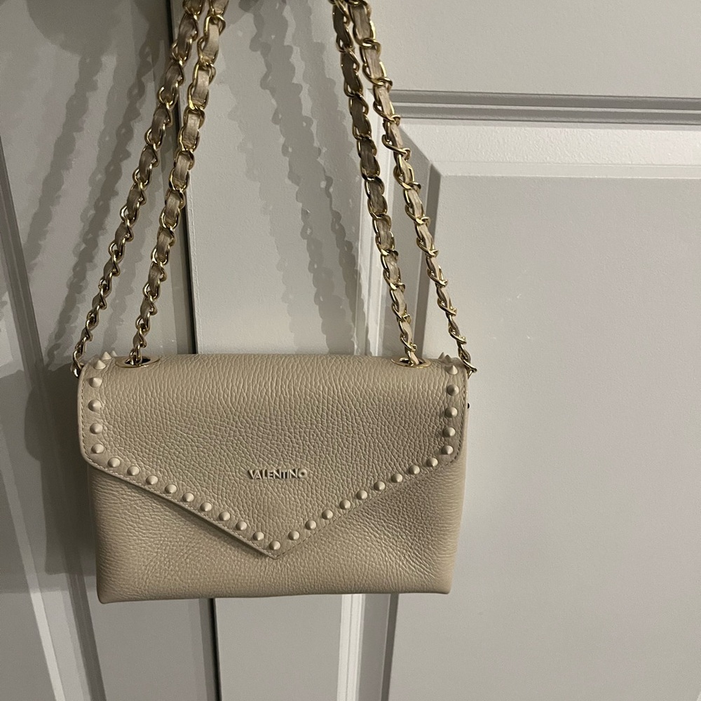 Mario Valentino Cream Pebbled Leather Envelope Crossbody with Gold Chain NWOT - Picture 16 of 16